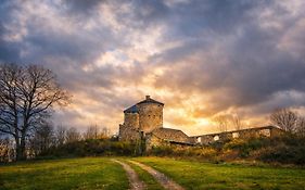 Château Montégut Tour médiévale et vestiges du château